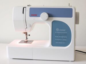 Janome Jem: небольшая швейная машинка, которая умеет больше, чем кажется